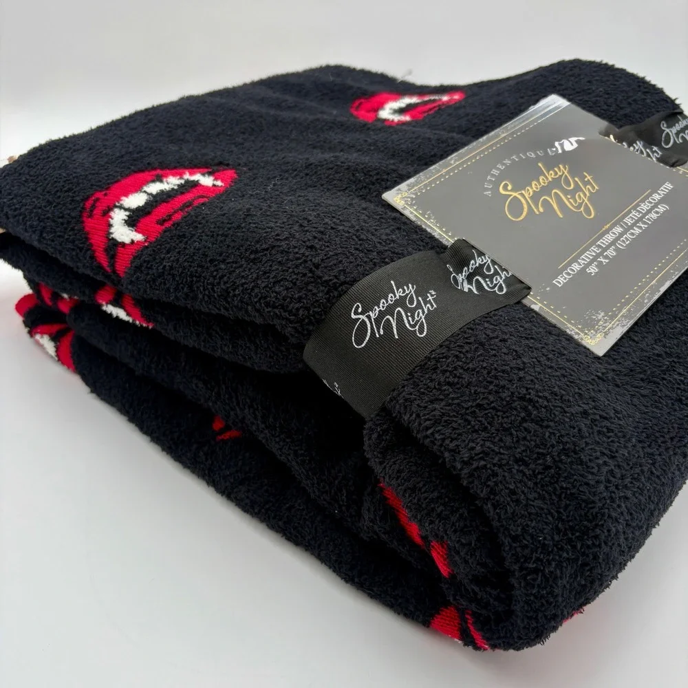 Spooky‎ Night Vampire Lips FANGS Throw Blanket HALLOWEEN Decor 50